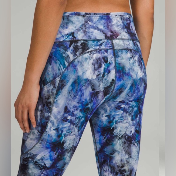 Lululemon Fast and Free High-Rise Tight 25" SIZE 6
Chromasphere Multi Blue - Picture 5 of 15